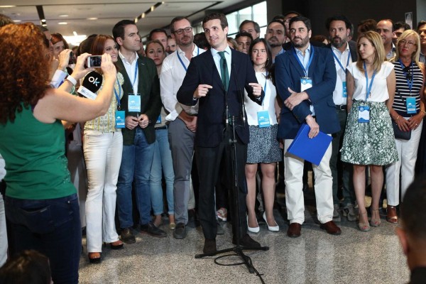 Casado reivindica la legitimidad de los compromisarios para elegir al nuevo líder del PP