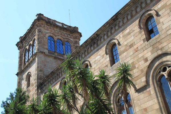 La cancelación del Máster de Homeopatía de Barcelona presiona a la Universitat de València