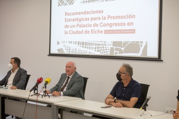Presentación del estudio de la UMH sobre el Palacio de Congresos de Elche (Fotos: RAFA MOLINA)