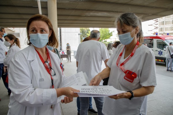 Protesta de sanitarios en Alicante (fotos PEPE OLIVARES)