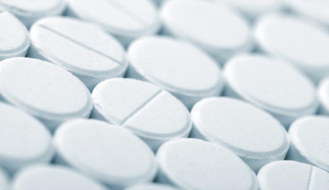 El uso regular de aspirinas reduce el riesgo total de cáncer