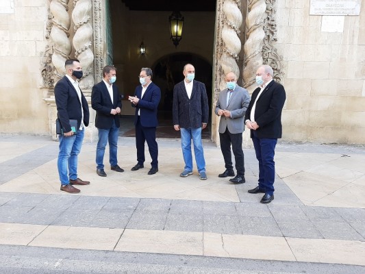 Protesta de PSPV y Compromís por el Fondo de Cooperación Municipal