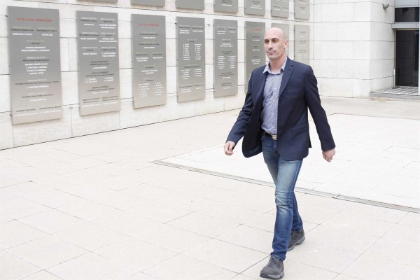 Un juzgado de Valencia investiga si Luis Rubiales empleó fondos de la AFE para la reforma de su domicilio
