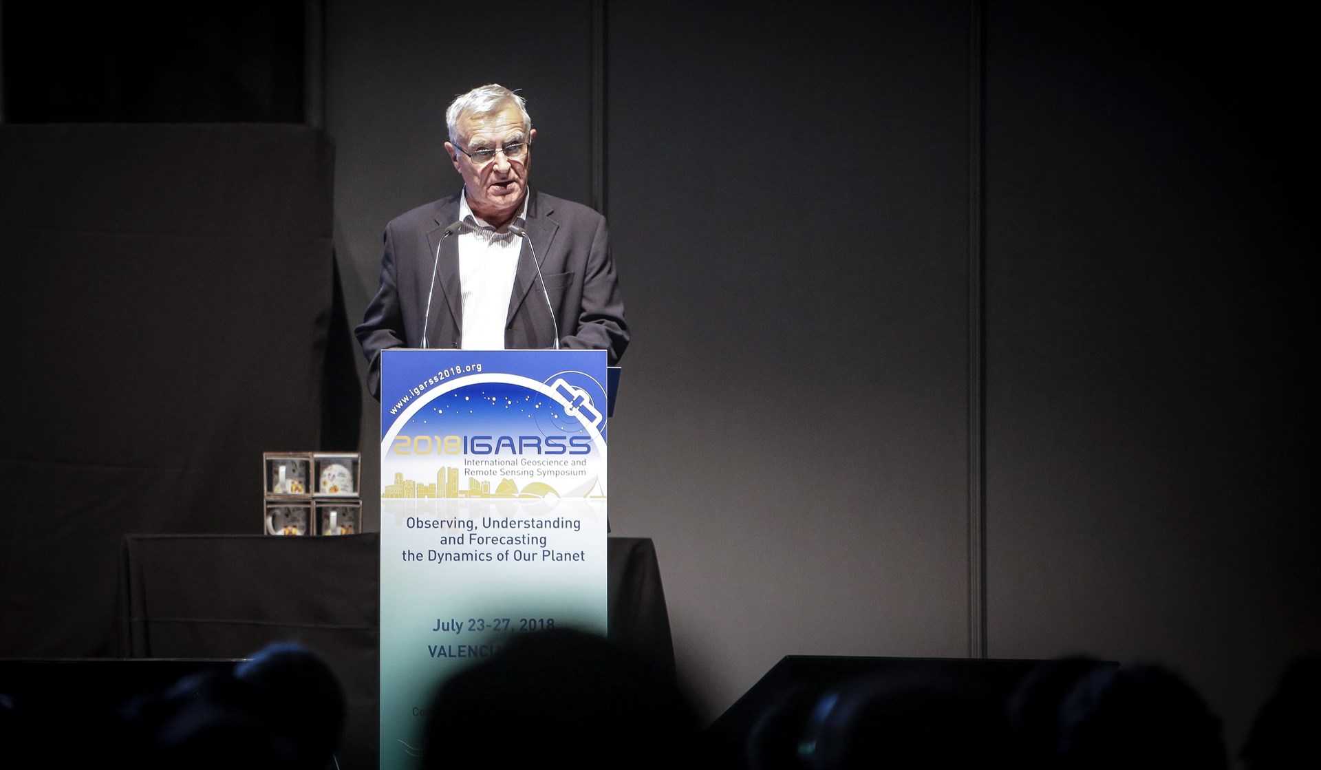 Ribó resalta la importancia de las predicciones de satélites en la lucha contra el cambio climático