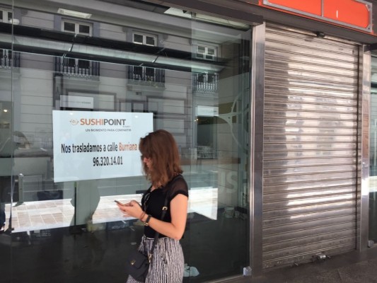 El 'Boulevard Austria' continúa su vaciado a la espera del desembarco de Inditex