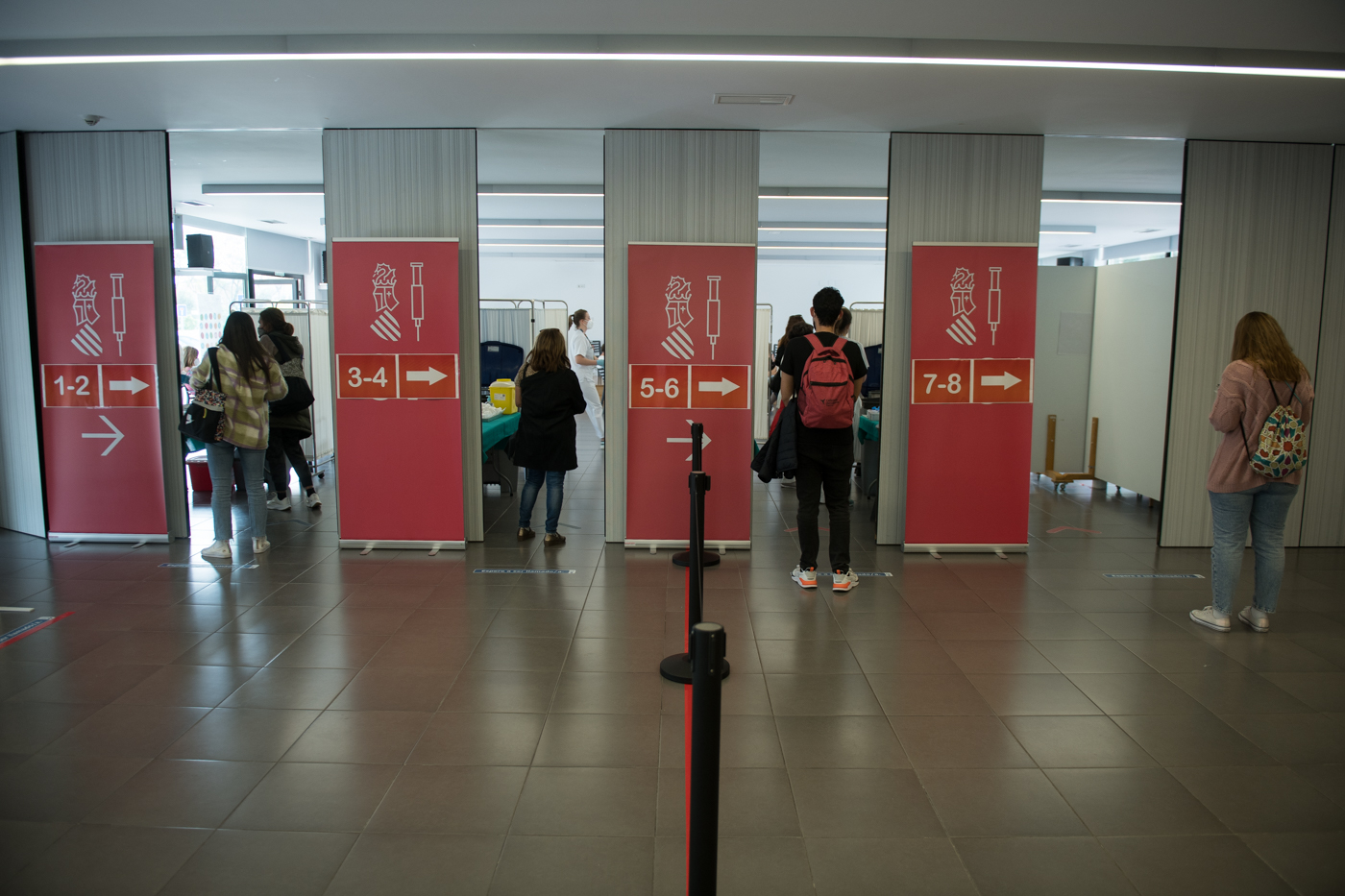 Comienza la vacunación de docentes en la provincia de Alicante (fotos RAFA MOLINA/PEPE OLIVARES)