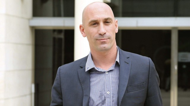 Una arquitecta demanda a Rubiales e insinúa que quería pagarle con dinero de los futbolistas