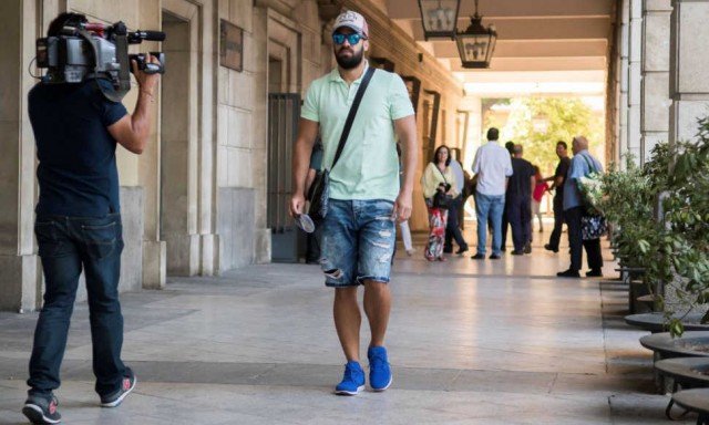 El guardia civil de 'La Manada' seguirá en libertad pese a que intentó renovar el pasaporte
