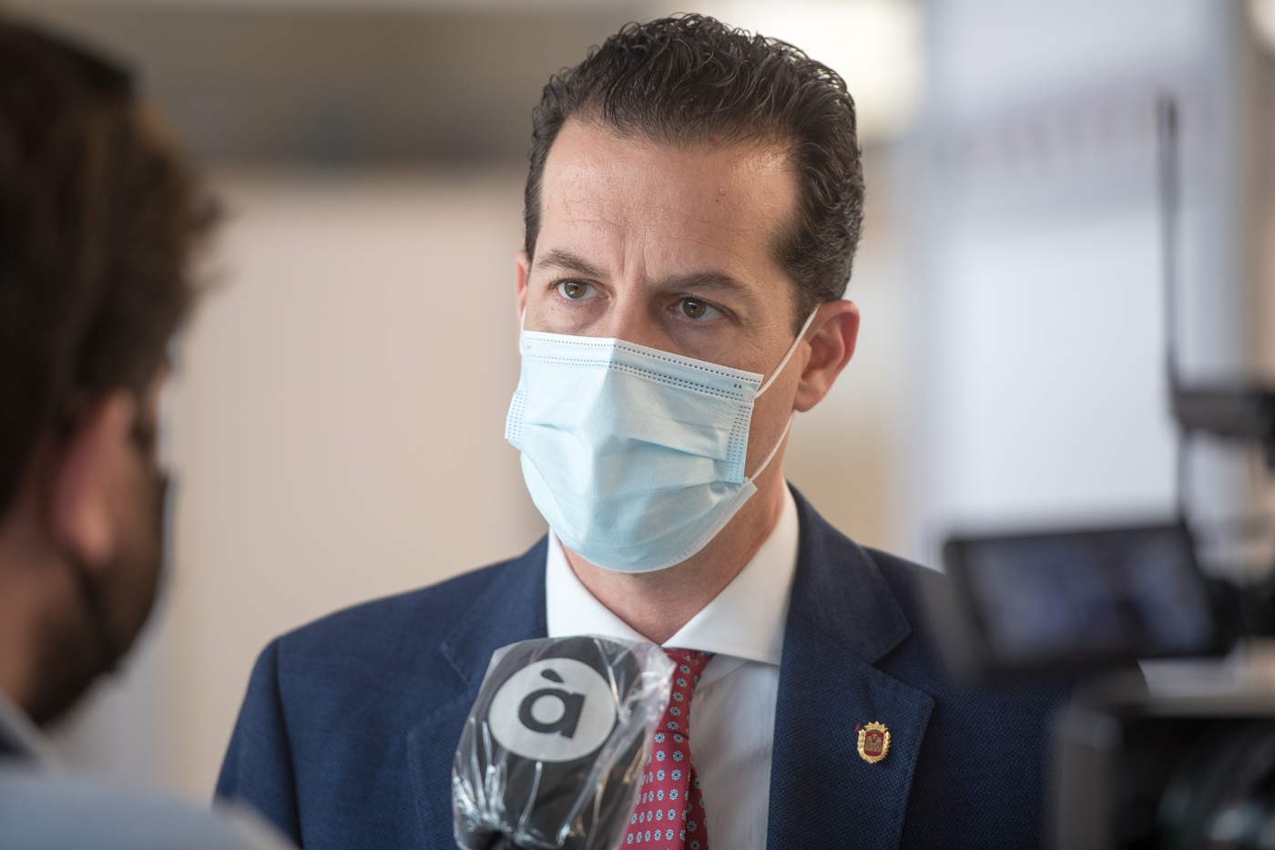 Pabellón de vacunación masiva en Elda (Fotos: RAFA MOLINA)