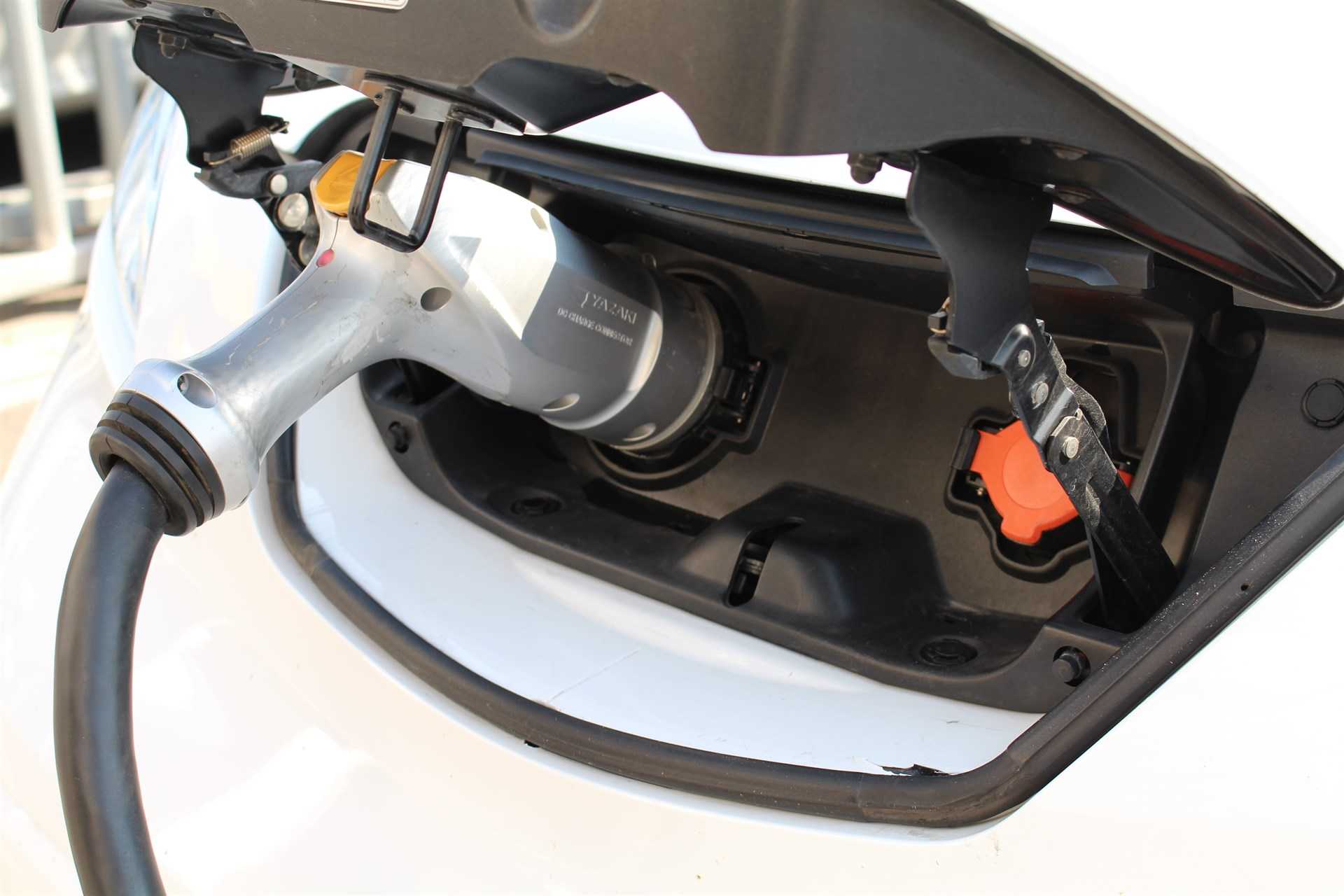 Economía incrementa un 48% las ayudas a los puntos de recarga para vehículos eléctricos