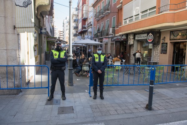 Celebración de Fin de Año con control de accesos en Alicante (Fotos: RAFA MOLINA)