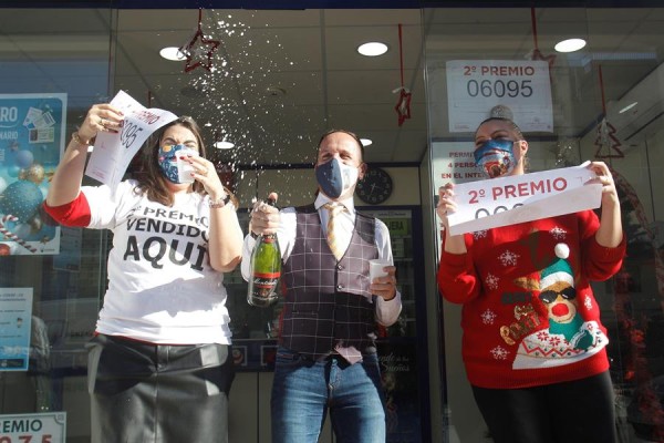 Los premios del sorteo de lotería de Navidad iguales o inferiores a 40.000 euros están exentos de tributación