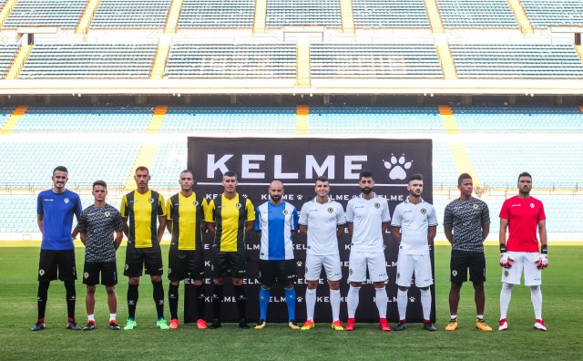 Las nuevas equipaciones del Hércules seducen a sus aficionados