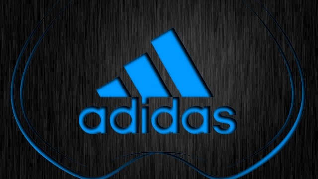 Adidas gana 634 millones de euros en 2015, en plena batalla por los principales clubes