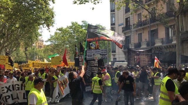Uber y Cabify suspenden su actividad en Barcelona por las 