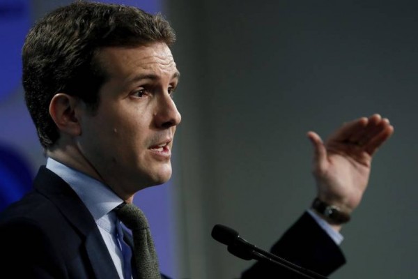 El director del máster de Pablo Casado dice a la juez que no tiene los trabajos del líder del PP