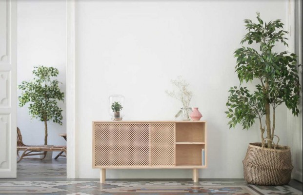 Una empresa valenciana diseña muebles con madera sin tratar que abarata los costes al consumidor final