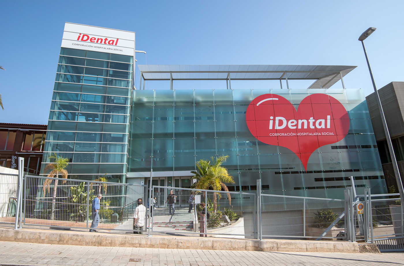Los afectados de IDental en Alicante piden ayuda: siguen pagando créditos y no hay servicio odontológico