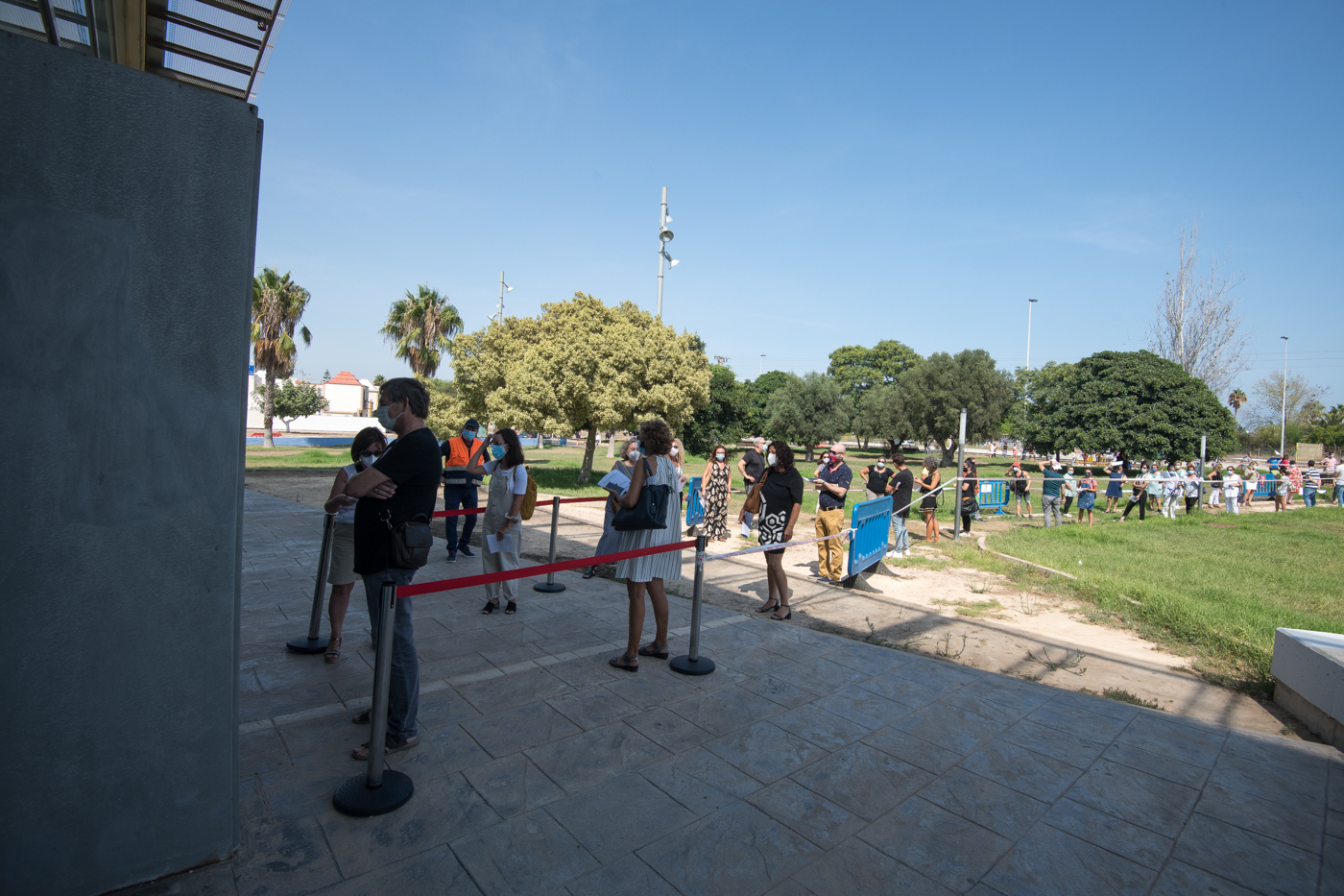 Pruebas de covid-19 a los docentes de Torrevieja (Fotos: RAFA MOLINA)