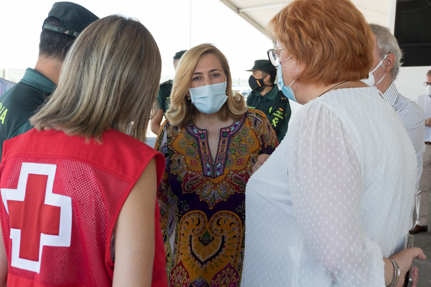 Dispositivo especial de acogida a inmigrantes en Alicante (Fotos: PEPE OLIVARES)