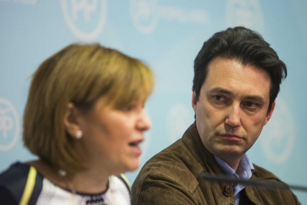 Casado señala a Betoret como referente provincial de Valencia y enfada a Bonig