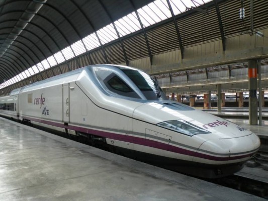 El AVE Madrid-Valencia logra en junio el récord mensual con 228.000 pasajeros

