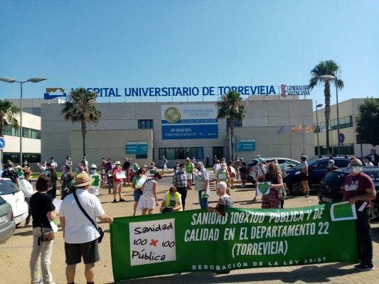 Fotogalería: Concentración de la plataforma pro reversión del hospital de Torrevieja