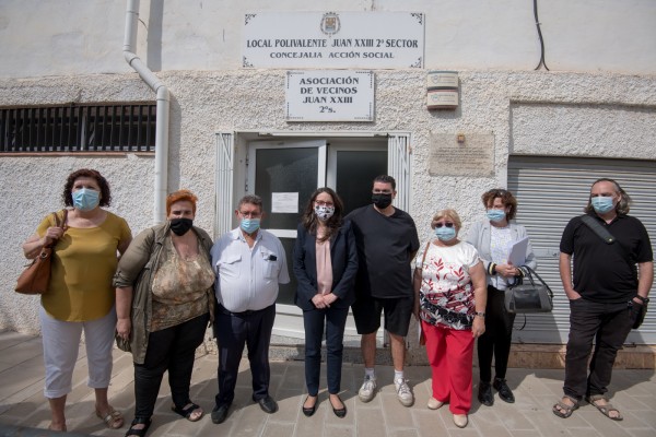 Cita de la vicepresidenta del Consell con los vecinos de la Zona Norte de Alicante (Fotos: RAFA MOLINA)
