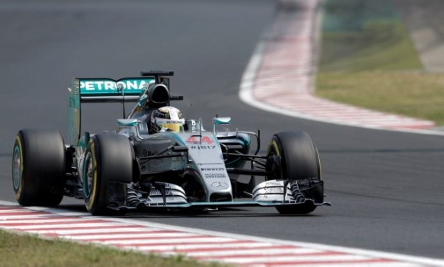 Hamilton refuerza su liderato al ganar por quinta vez en Hungría