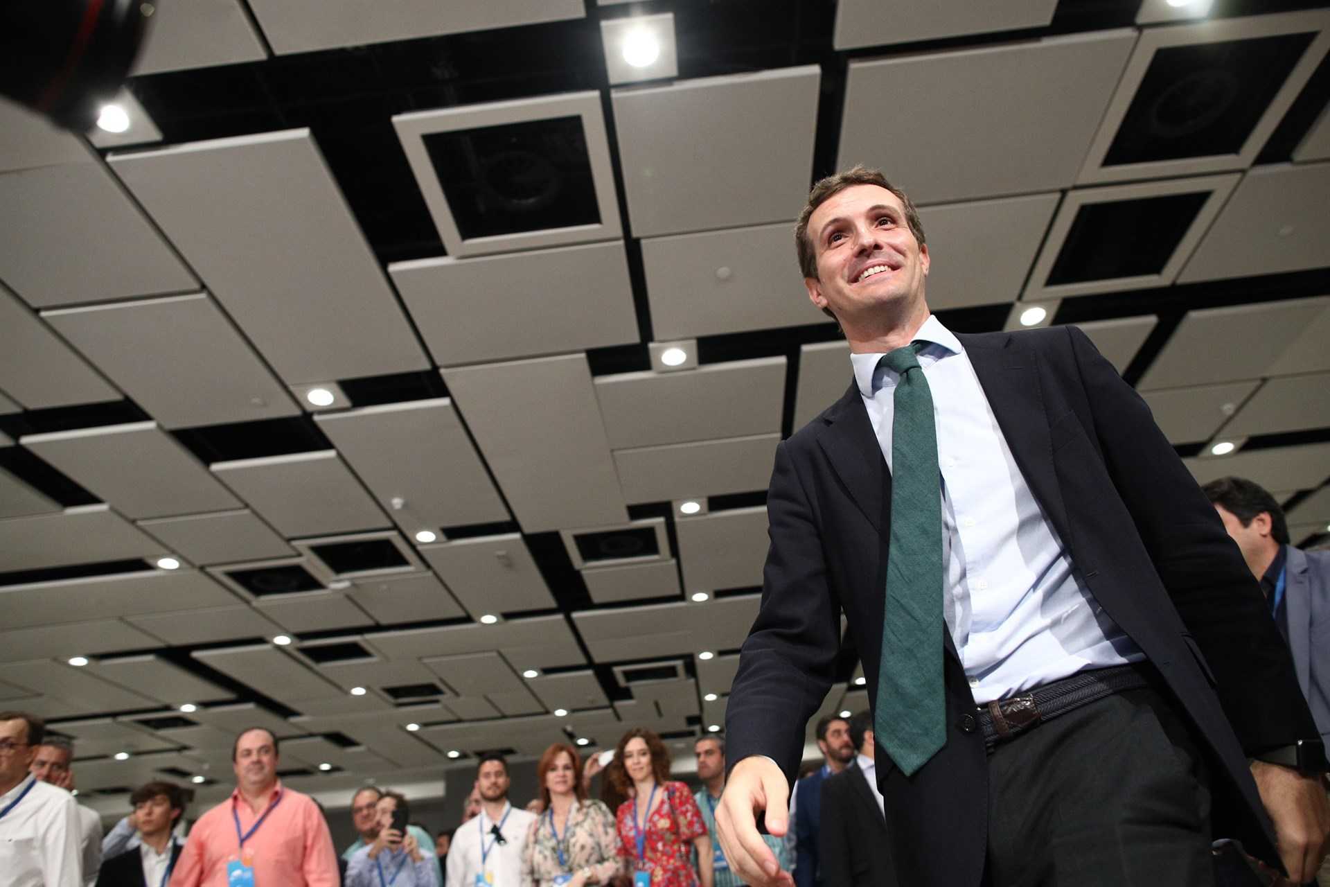 Casado reúne a la cúpula del PP para fijar la estrategia de oposición a Pedro Sánchez