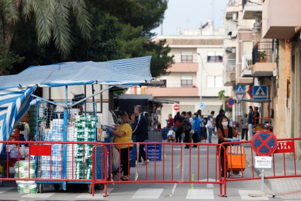 El mercadillo de Rafal reanuda la actividad (Fotos: PEPE OLIVARES)