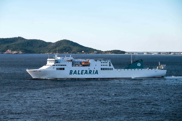 Baleària invertirá 60 millones de euros en remotorizar a gas natural cinco de sus ferries