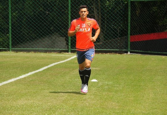 El Valencia CF hace oficial la cesión de Vinícius Araujo al Sport Club Recife