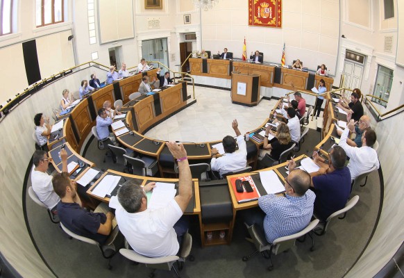La Generalitat y la Diputación de Alicante vuelven a rivalizar por quién da más ayudas a los pueblos