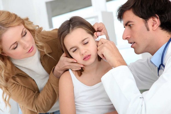 Los deportistas y los niños son los perfiles más vulnerables para sufrir otitis, según experto