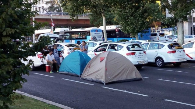 El Gobierno pide al taxi que levante los paros 