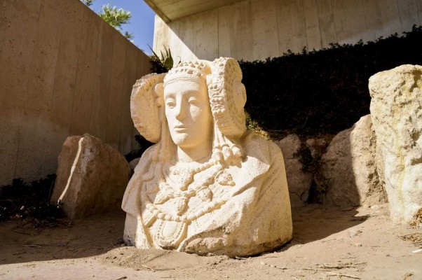 Elche conmemora este sábado el 121 aniversario del descubrimiento de la Dama