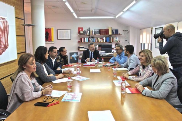 El PSPV prepara un bombardeo de actos en septiembre para tomar ventaja sobre Compromís
