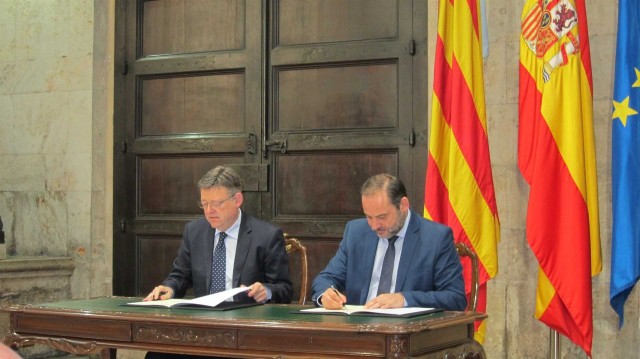 La Generalitat y Fomento suscriben un acuerdo que destinará 214 millones a políticas de vivienda