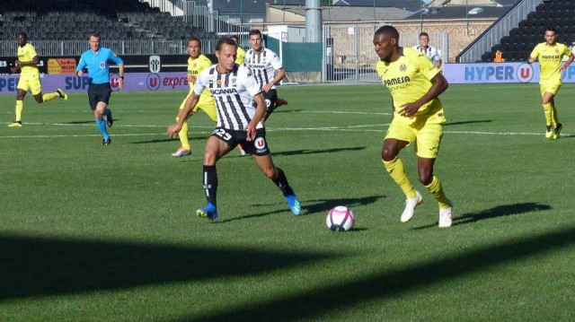 Un espeso Villarreal empata sin goles frente al Angers