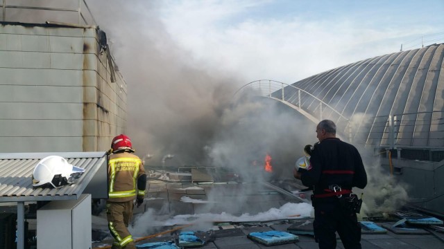 Incendio en el aeropuerto Alicante-Elche (fotos RAFA MOLINA)