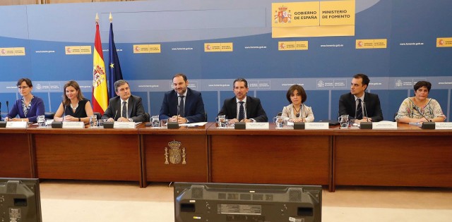 Fomento renuncia a traspasar las VTC a las comunidades autónomas
