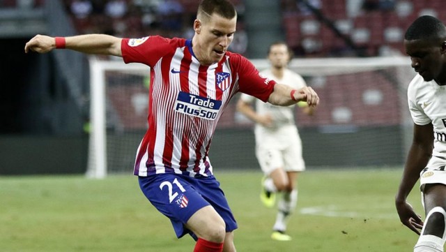 Gameiro se entrena aparte en una sesión por grupos

