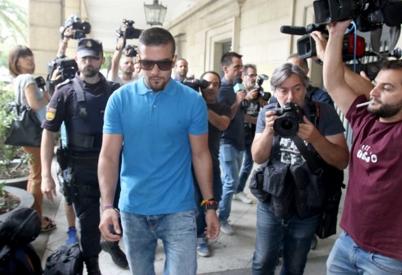 Detenido un miembro de 'La Manada' tras robar unas gafas de sol y acometer contra los vigilantes