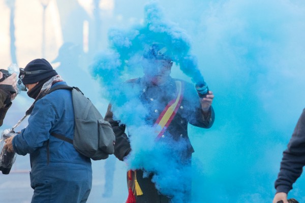 Ibi se sume en el caos con 'Els Enfarinats' 2019 (Fotos: PEPE OLIVARES)