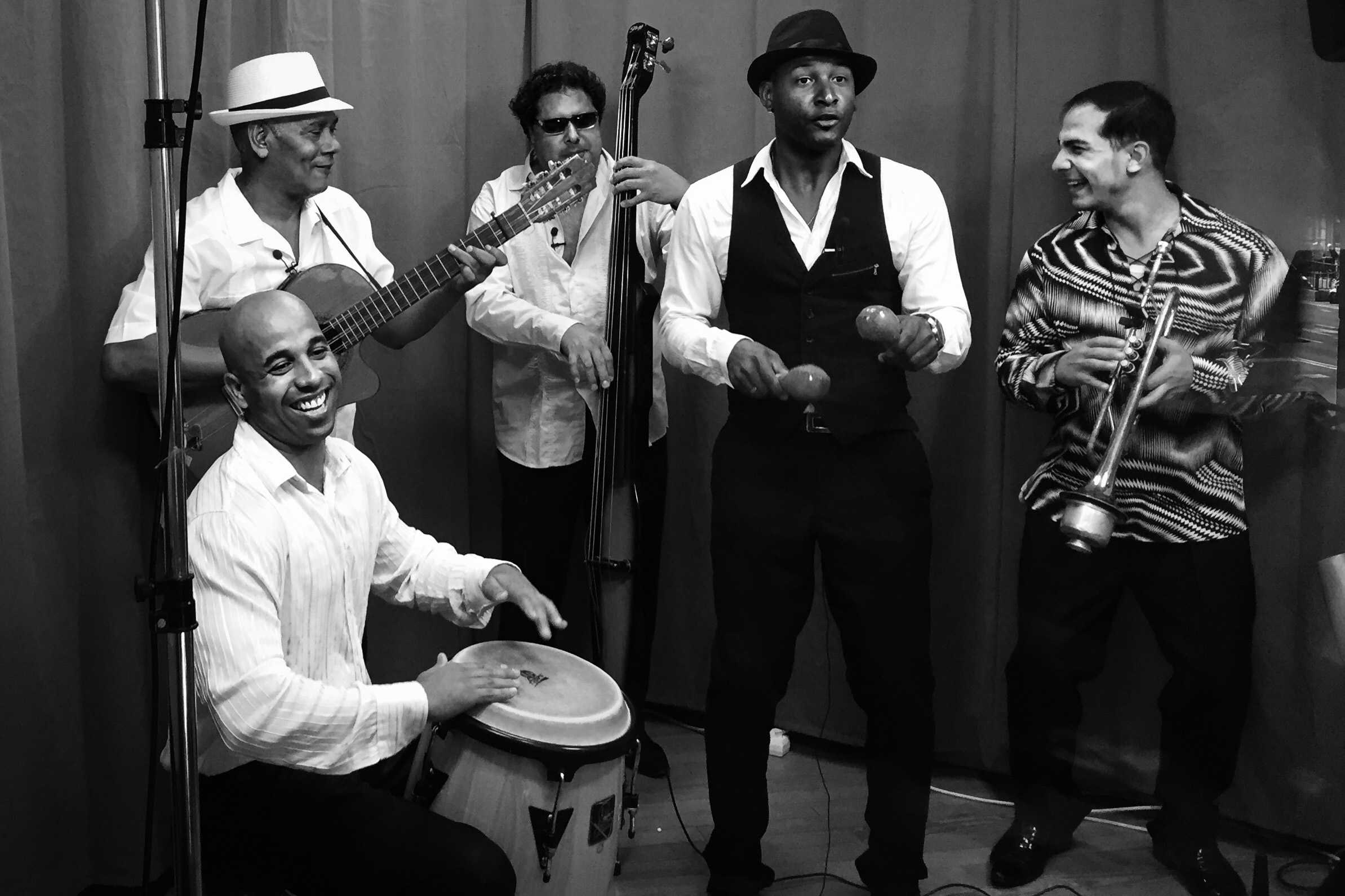 Jóvenes Clásicos del Son colman de música cubana el Etnomusic Estiu