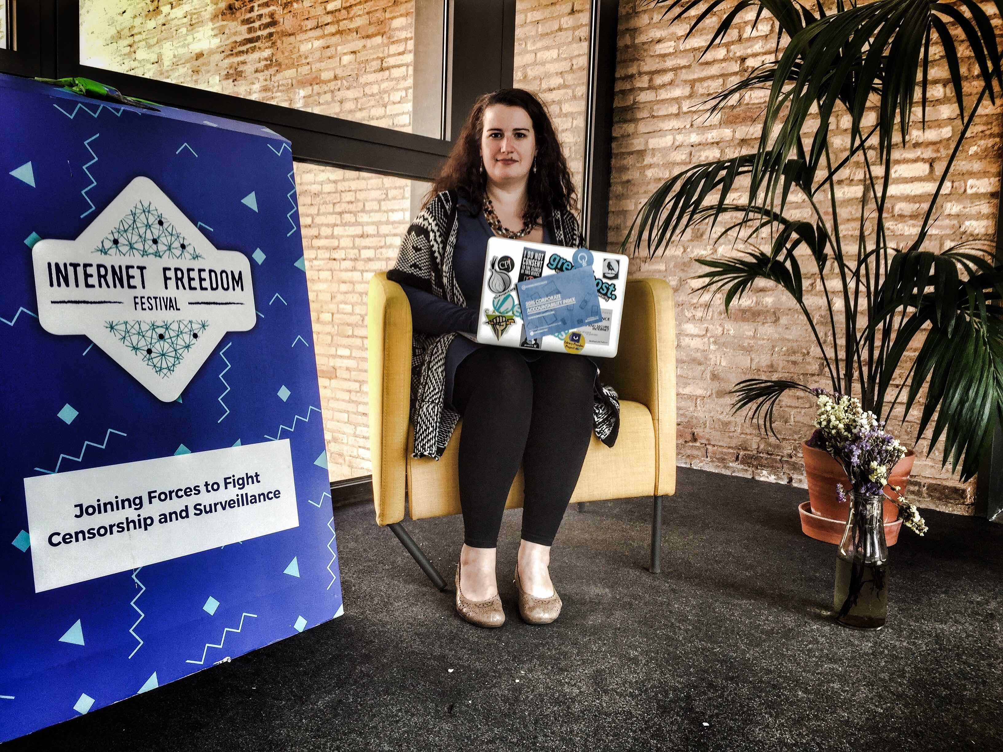 Facebook suspende en respeto a los derechos de los usuarios 