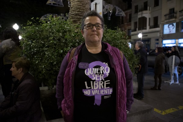 Concentración en Elche por el Día Internacional contra la Violencia de Género (fotos Pepe Olivares)