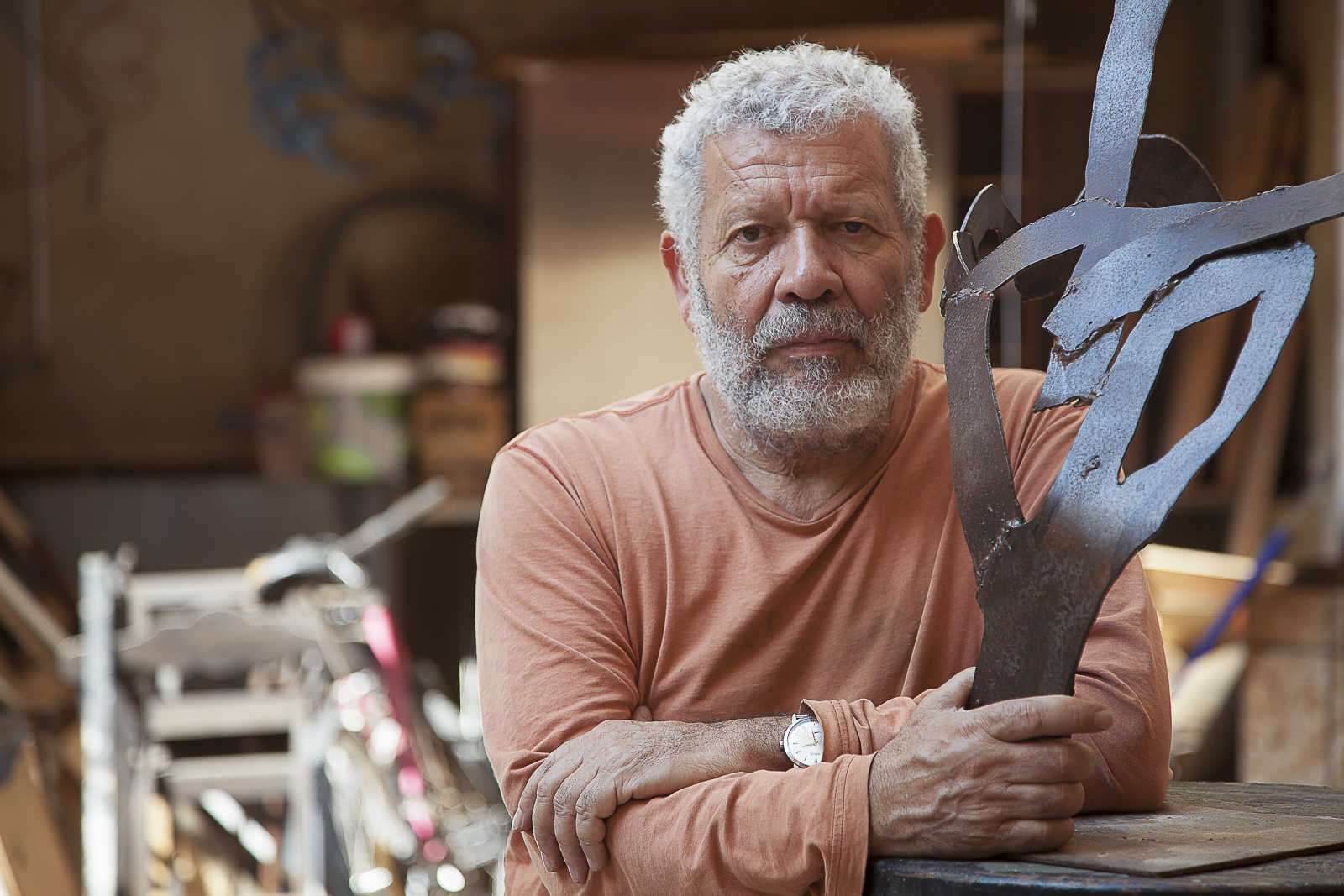 Willy Ramos rememora su infancia a base de pinceladas de colores con una muestra en Alicante