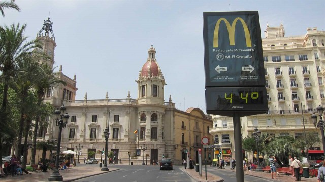 Sanidad activa para este domingo la alerta por calor alto en 17 comarcas de la Comunitat 